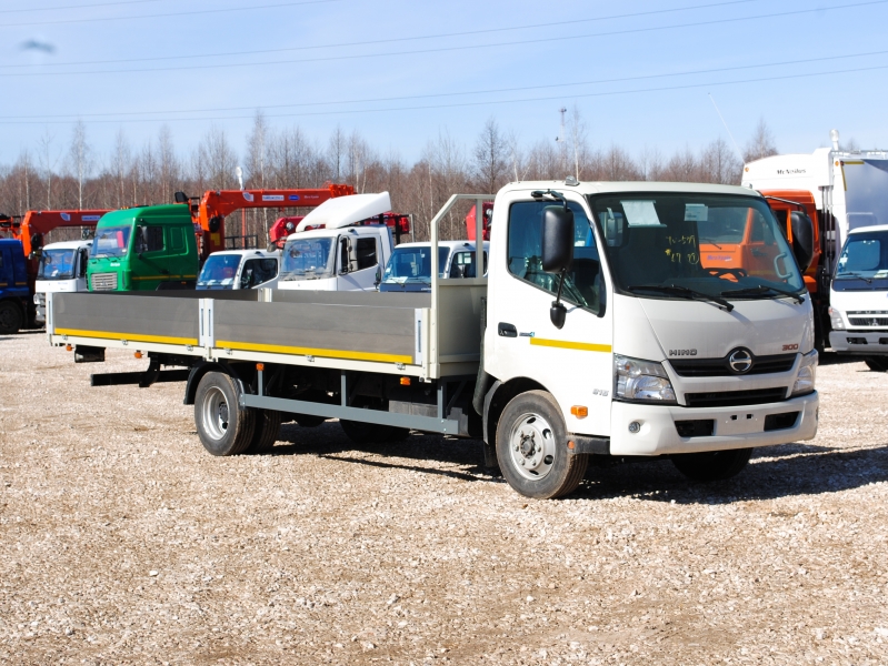 Бортовой автомобиль Hino 300 Бортовой автомобиль Hino 300