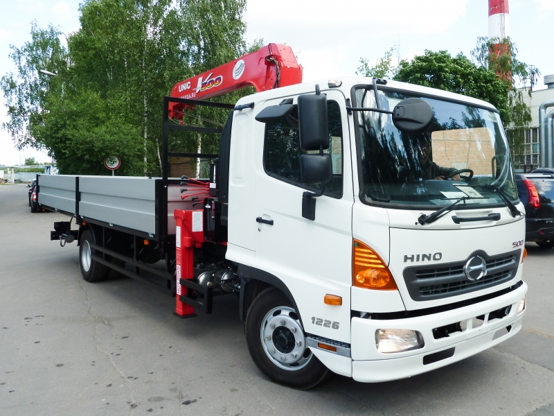 Манипулятор UNIC UR-V503 на шасси HINO 500 STA Манипулятор UNIC UR-V503 на шасси HINO 500 STA