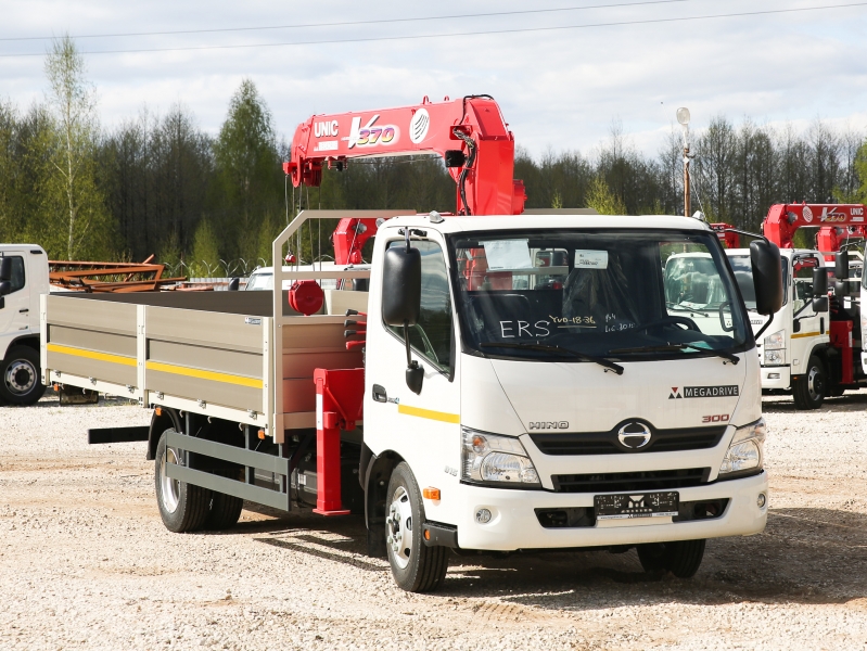Манипулятор UNIC URV 374 на шасси HINO 300 Манипулятор UNIC URV 374 на шасси HINO 300