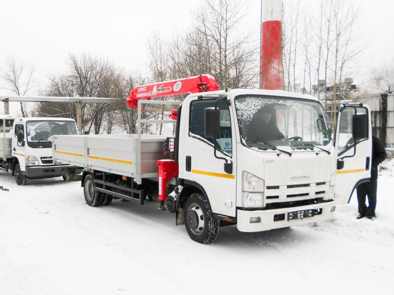 Манипулятор UNIC URV 374 на шасси ISUZU NPR 75 (Elf 7.5) Манипулятор UNIC URV 374 на шасси ISUZU NPR 75 (Elf 7.5)