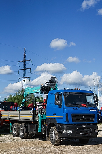 Манипулятор HKTC HLC-7016 на шасси МАЗ 6312С5