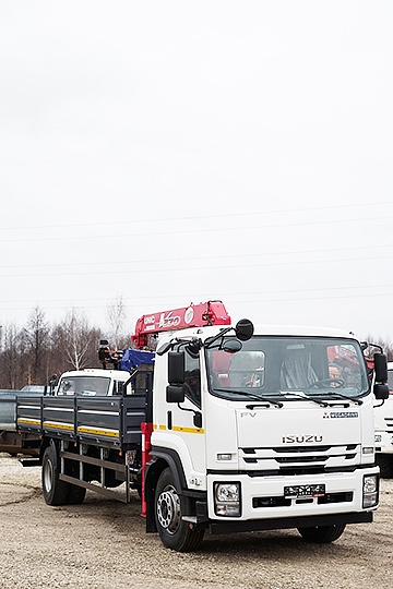 Манипулятор Unic UR-V 374 на шасси Isuzu Forward