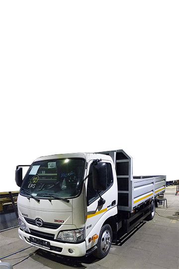 Бортовой автомобиль Hino 300 со стальным бортом