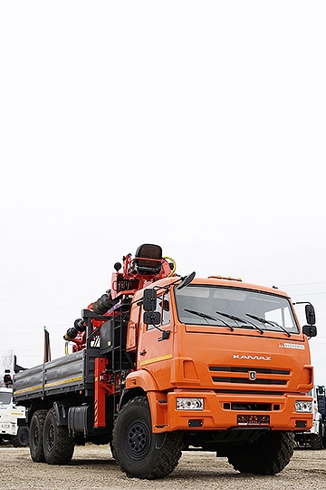 Опоровоз с КМУ Kanglim KS 2056 и буром на шасси КАМАЗ-43118