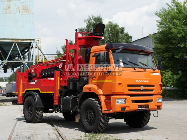 Бурильно-крановая машина KANGLIM KDC 5600 на шасси КАМАЗ 43502
